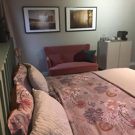 Maris Logies Bed & Breakfast 4*